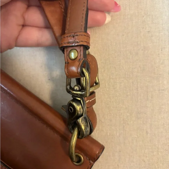 Coach Brown Leather Shoulder Bag with Structured Design - Picture 8 of 9